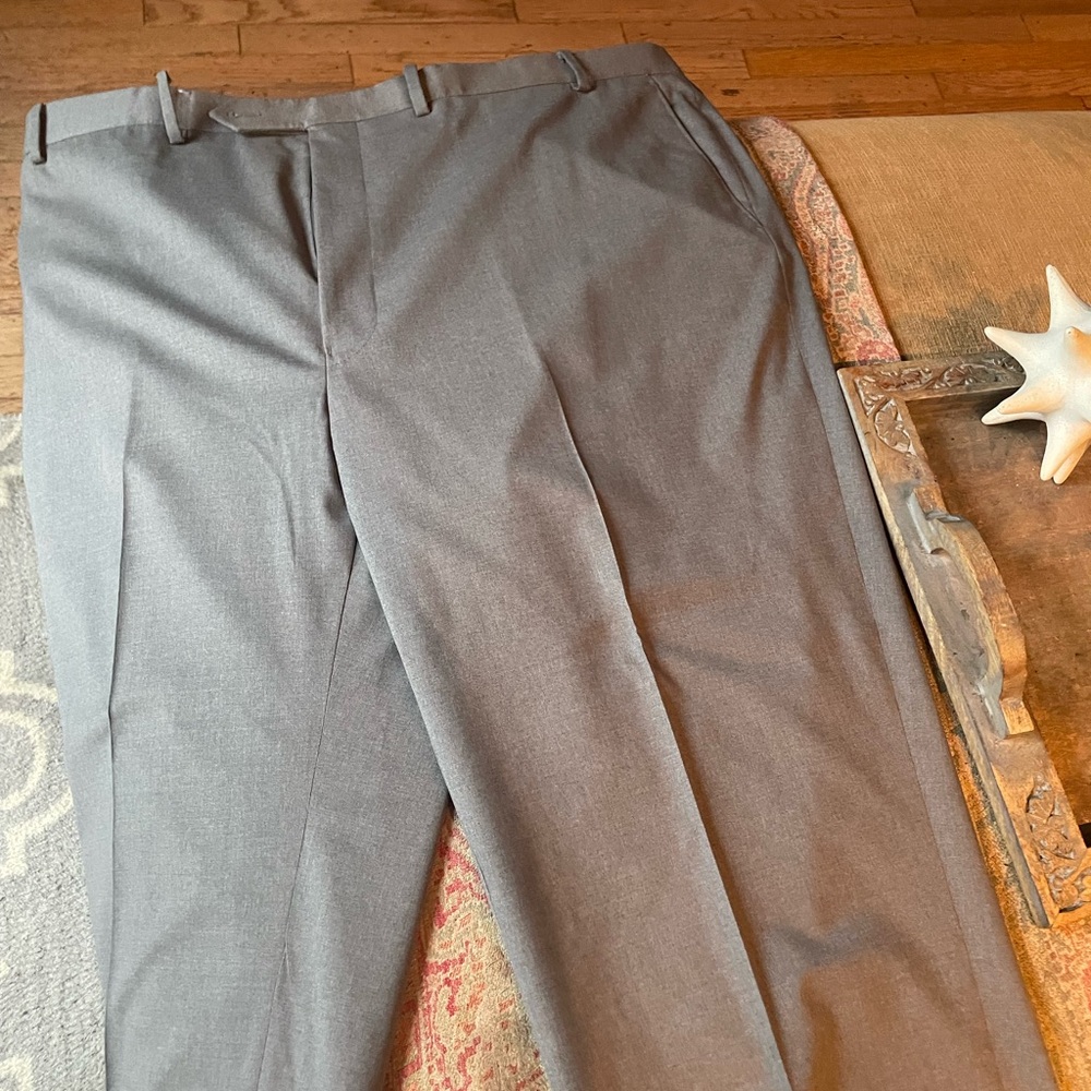 Men’s Rochester suit, approx 52 long. Gray Italian wool, hand, stitching.